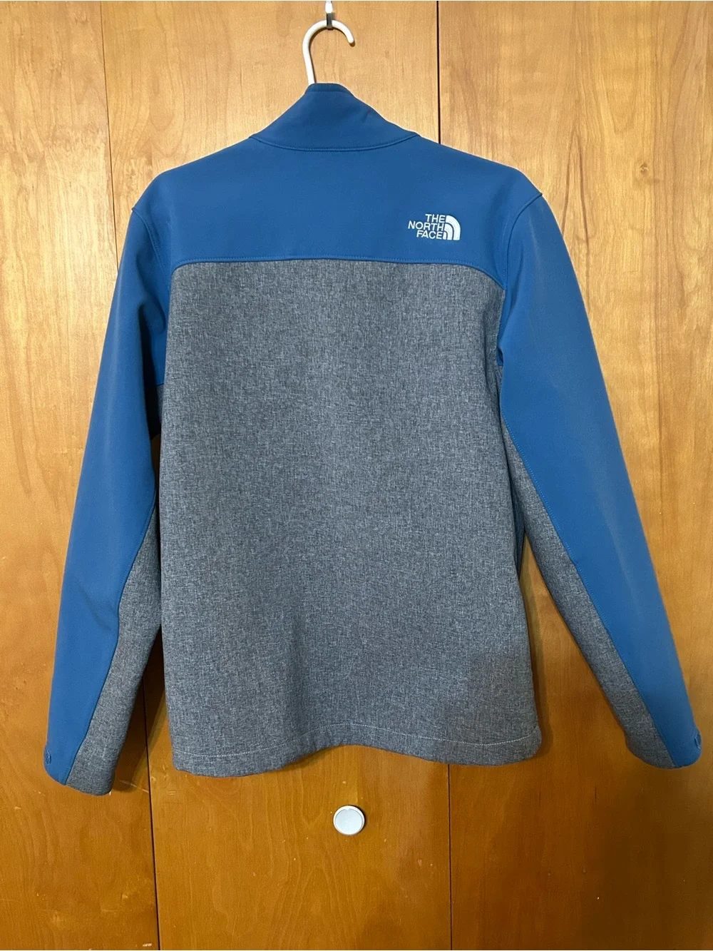 The North Face Men's Two-Tone Blue and Gray Softshell Jacket